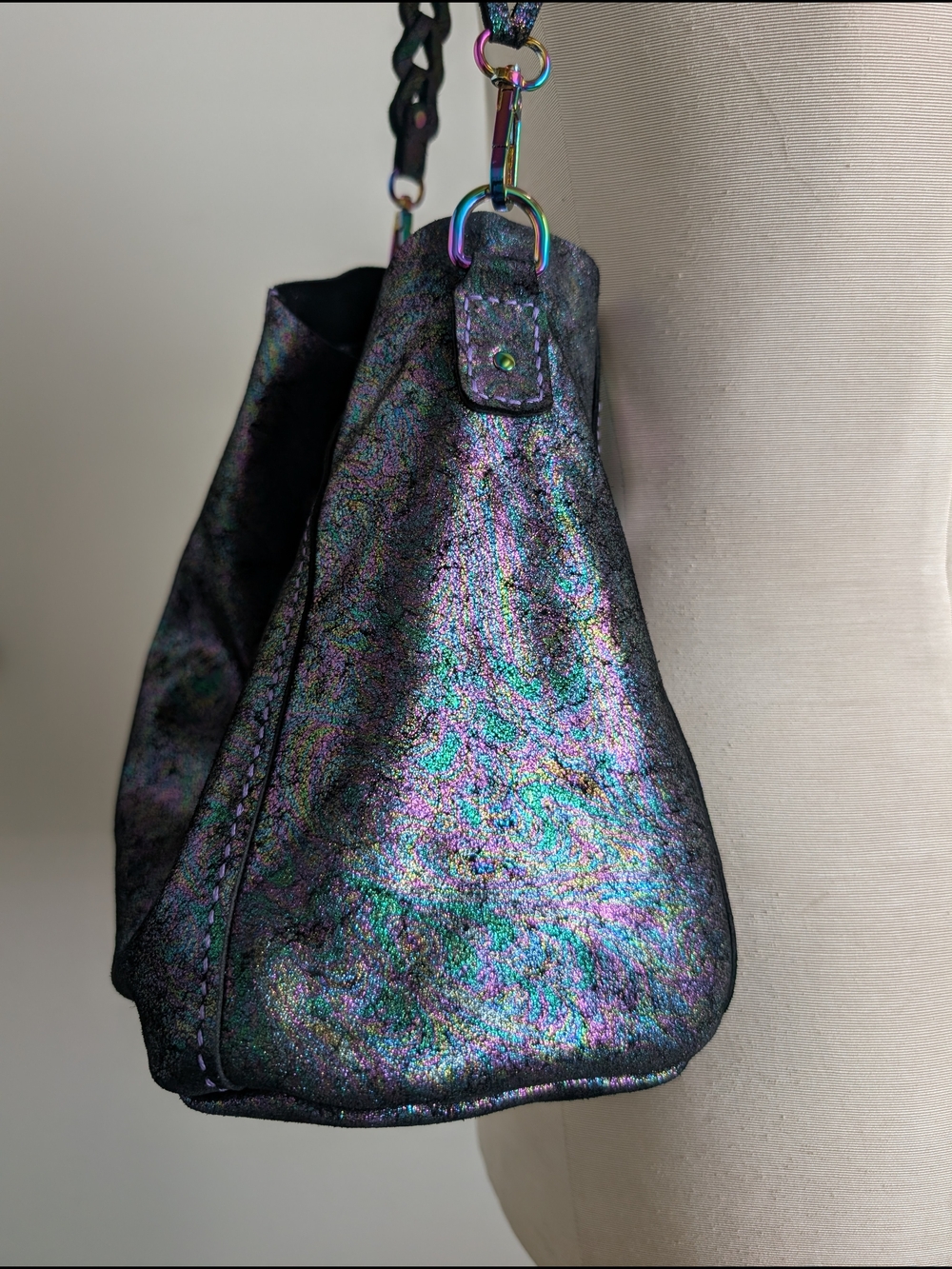 Rare Unique Iridescent Black Pink Green Butterfly Bucket Tote with Braided Strap - Picture 6 of 12